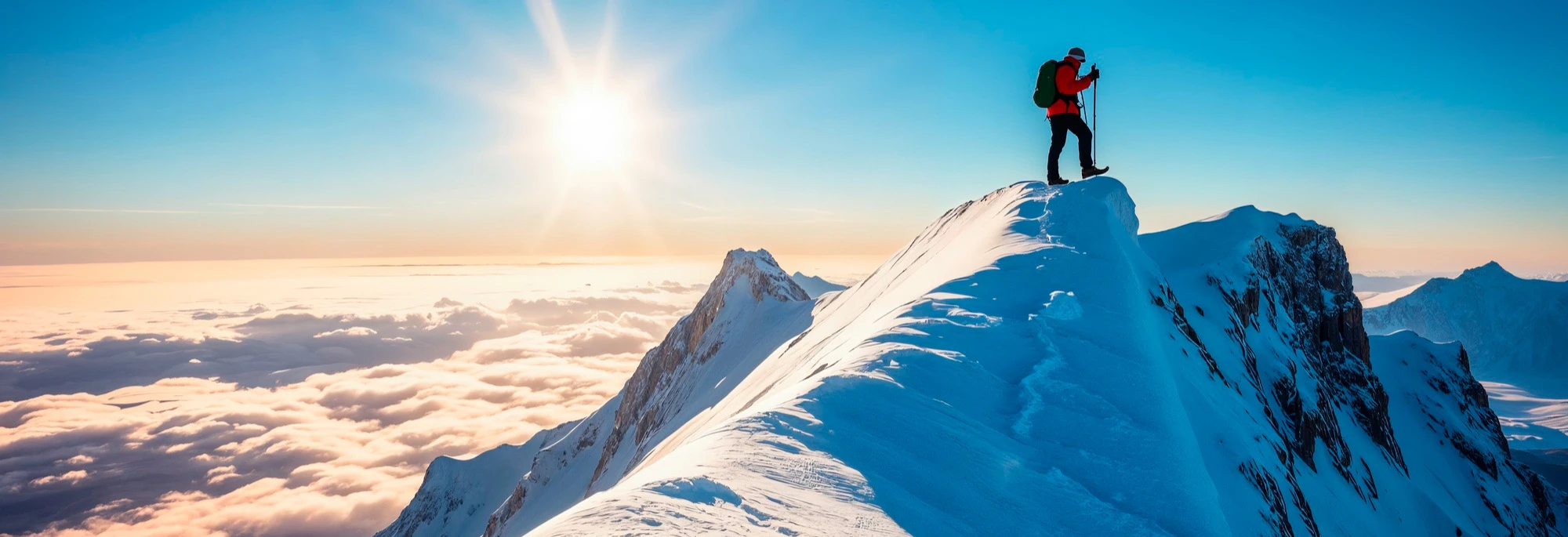 一位登山者成功登顶雪山，象征着我们帮助客户克服挑战，成功完成高难度的医疗器械注册。