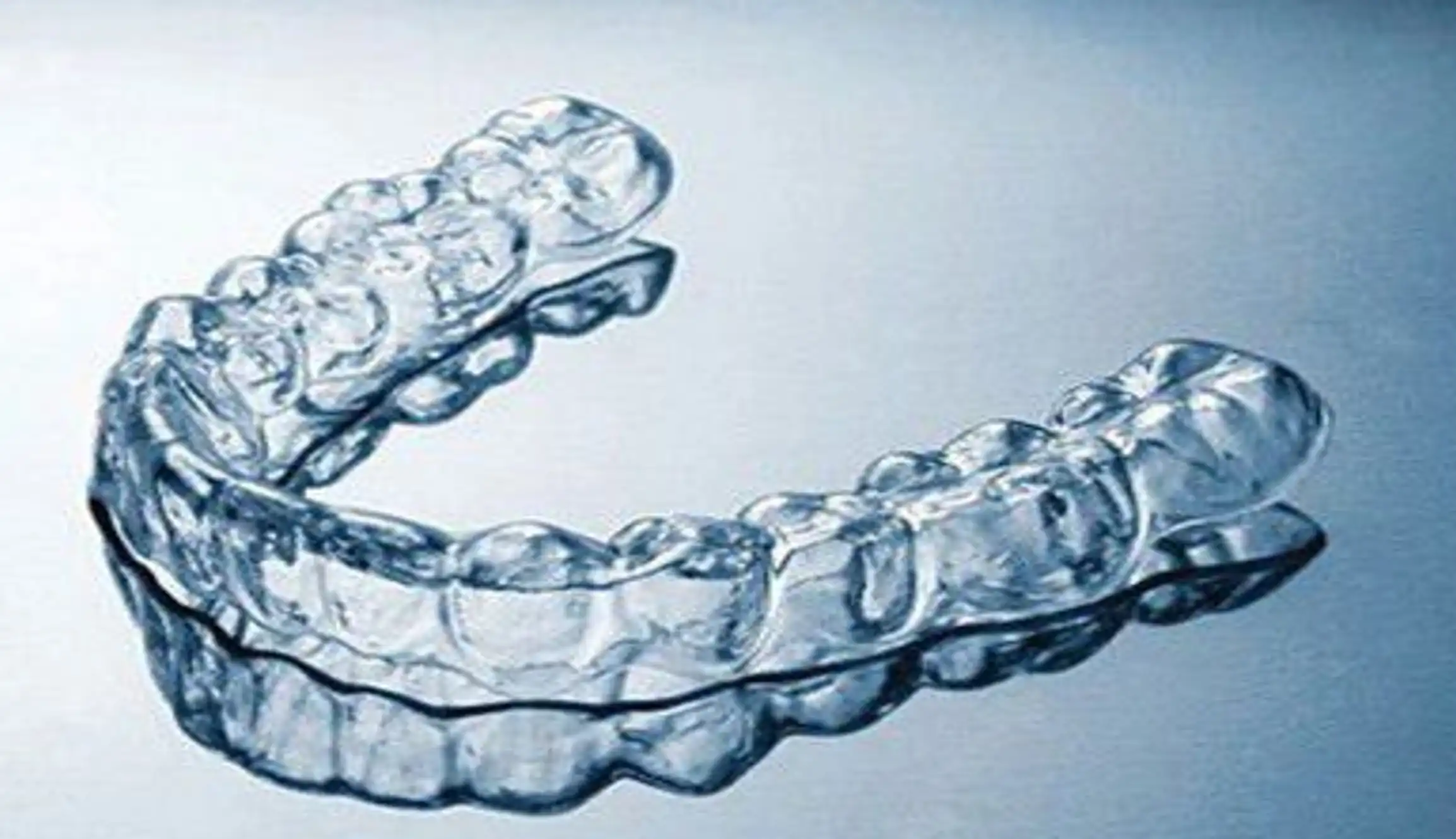 无托槽矫治器产品示意图,展示无托槽矫治器注册审查中规定的典型产品结构